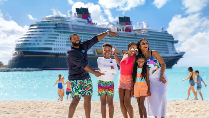 perks_disney-cruise-line_card-image_family-beach-cruise_