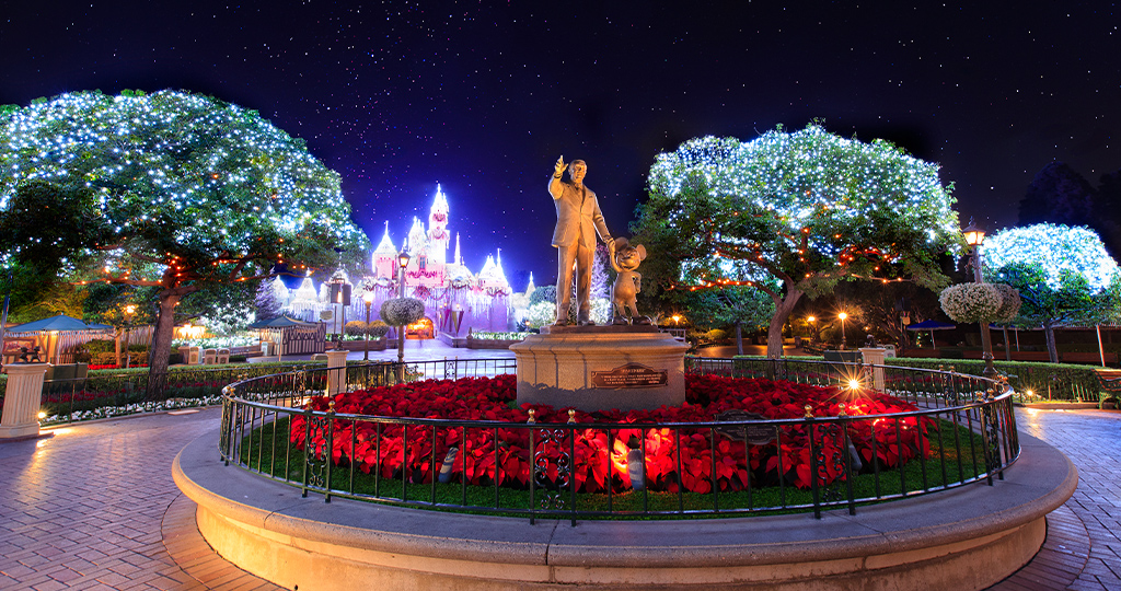 A Holiday Visit to Disneyland | Disney® Visa® Credit Cards