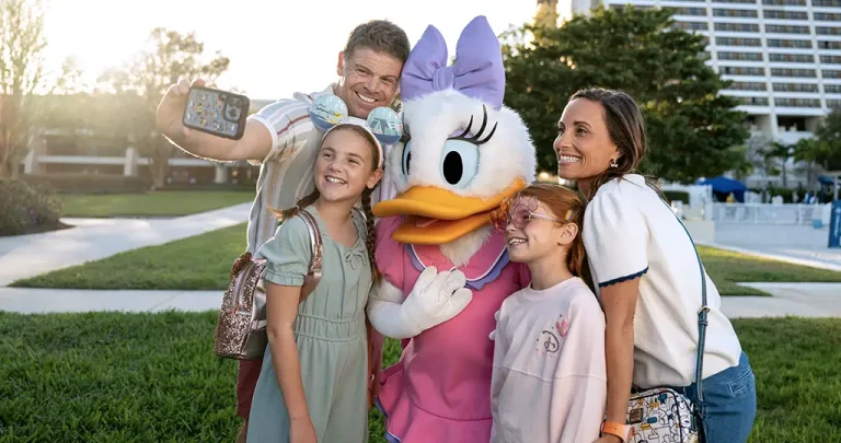 Disney<sup>&reg;</sup> Visa<sup>&reg;</sup> Credit Card Perks Guide