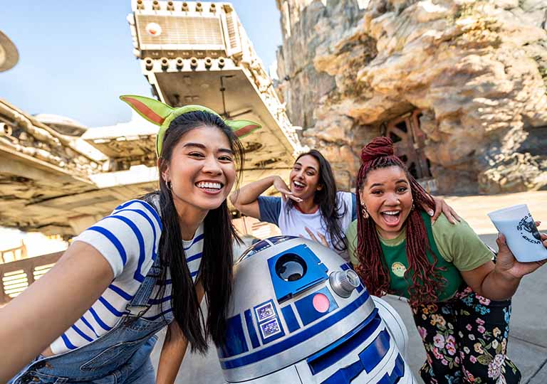 Girls taking selfie with R2-D2