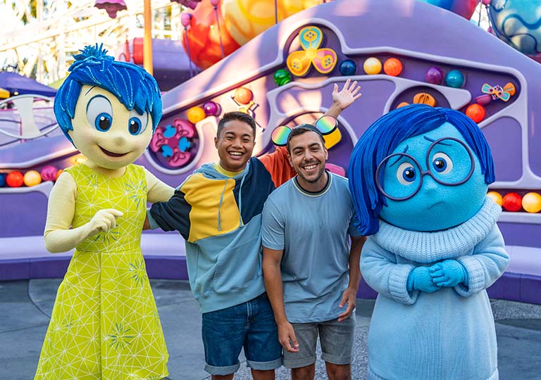 Guide to Character Experiences at Disney Parks | Disney Rewards