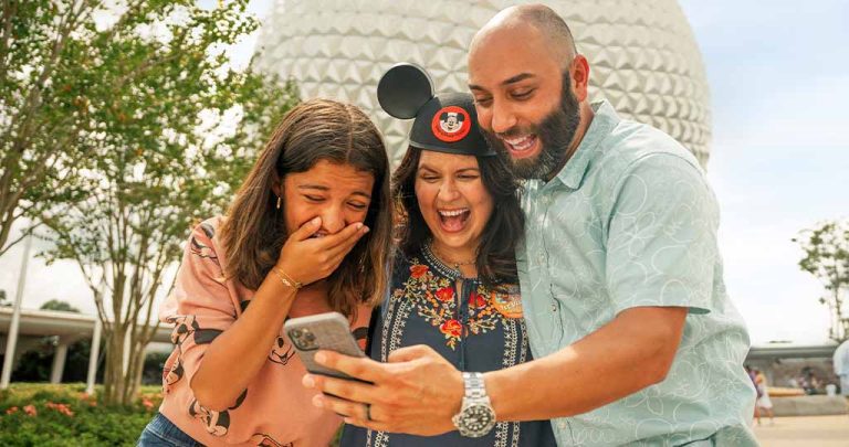 How to Use the My Disney Experience App to Enjoy Your <em>Walt Disney World</em><sup>&reg;</sup> Resort Vacation