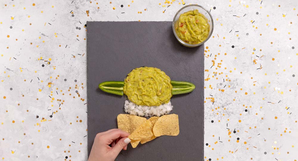 Grogu Guacamole Board asseble