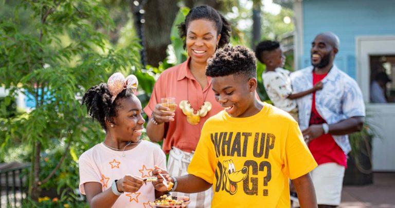 2024 EPCOT<sup>&reg;</sup> International Food & Wine Festival Guide for Cardmembers