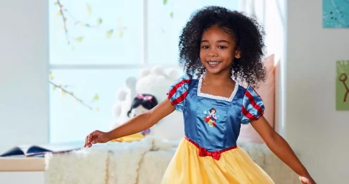 Girl in Snow White costume