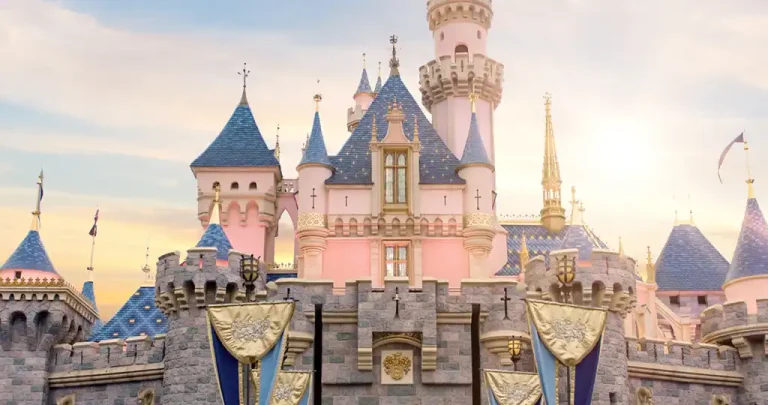 <em>Disneyland</em><sup>&reg;</sup> Park Hours and Access Guide