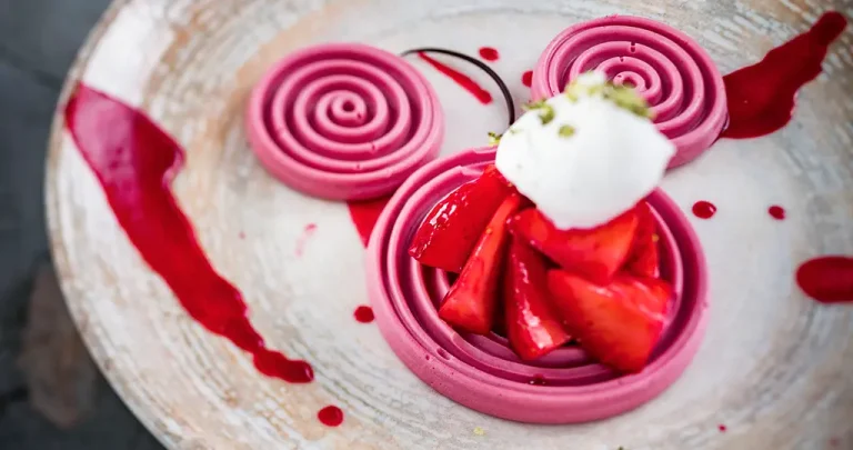 Guide to Cardmember Dining Perks at <em>Walt Disney World</em><sup>&reg;</sup> Resort