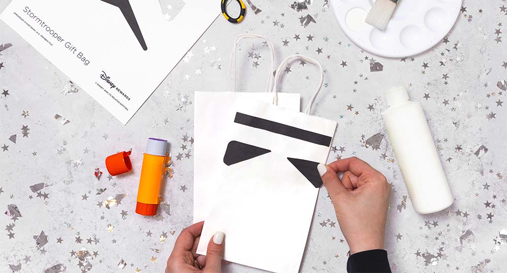 Stormtrooper gift bag assemble