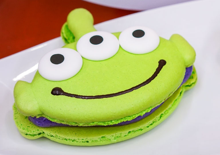 Alien macaroon