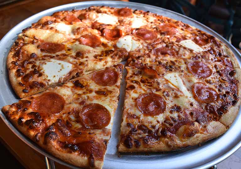 Gluten-free pizza: Gluten/Wheat Allergy-friendly Cheese Pizza at Pizzafari