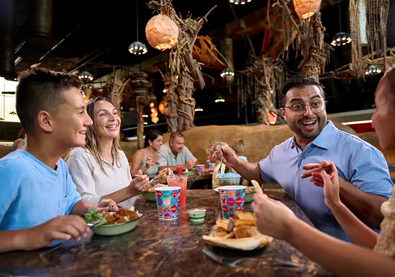 Guests at Satu’li Canteen