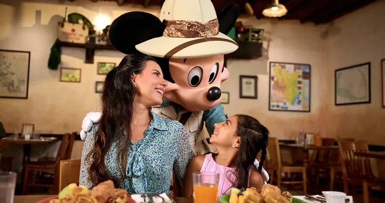 Guide to Character Dining at Disney Parks